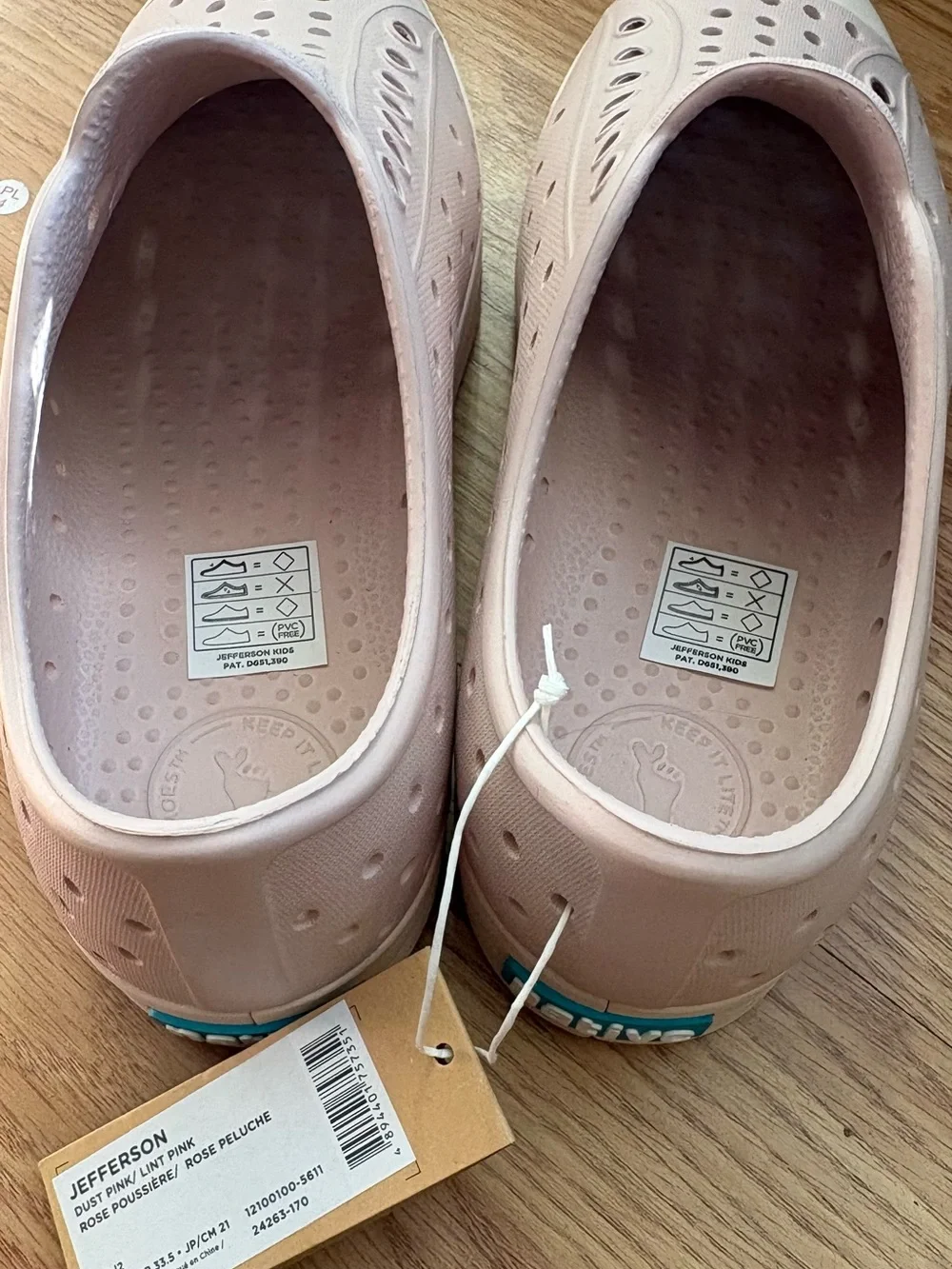 Native Jefferson Slip-On Kids Shoes in Light Pink and White size 2 little girl